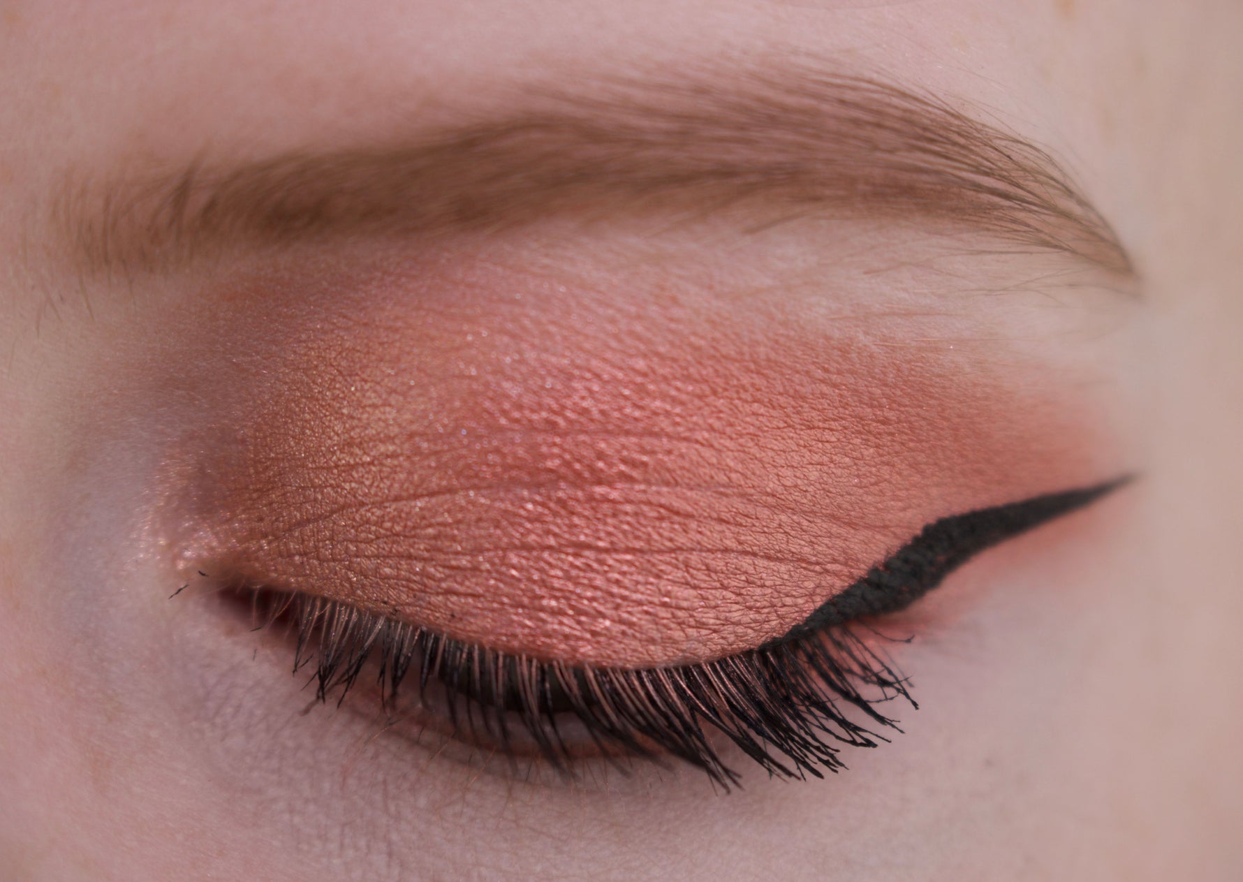 Eyeshadow Ember voorbeeld ogen dicht
